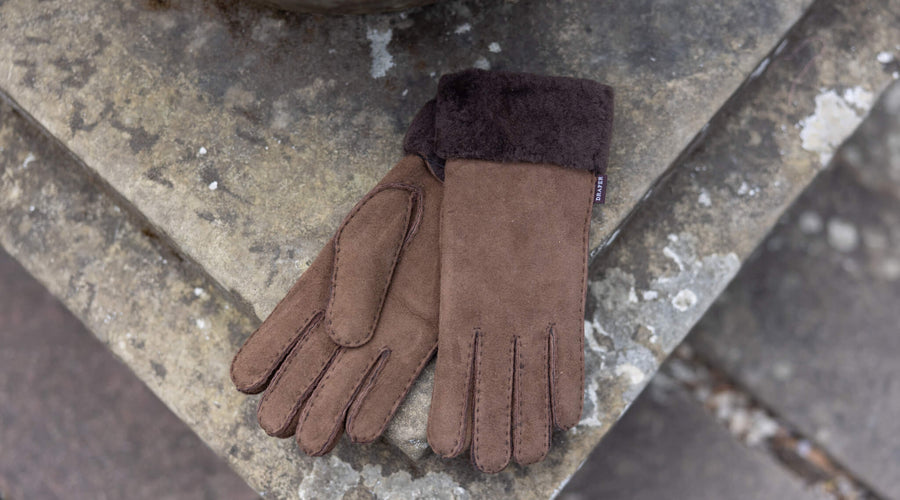 Why Are Sheepskin Gloves the Gold Standard for Winter Comfort?