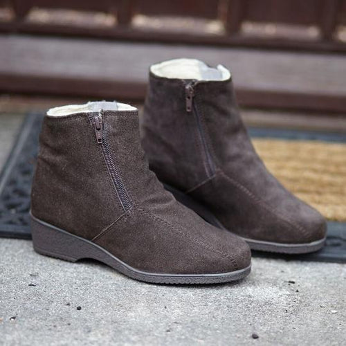 How are sheepskin boots made?